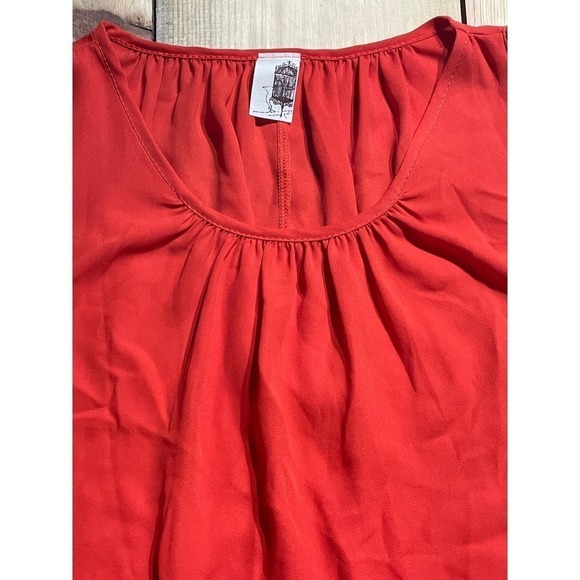 Francesca's Women's Red blouse/Top. Open Shoulders. Bird Cage Label. Small. - Picture 2 of 5